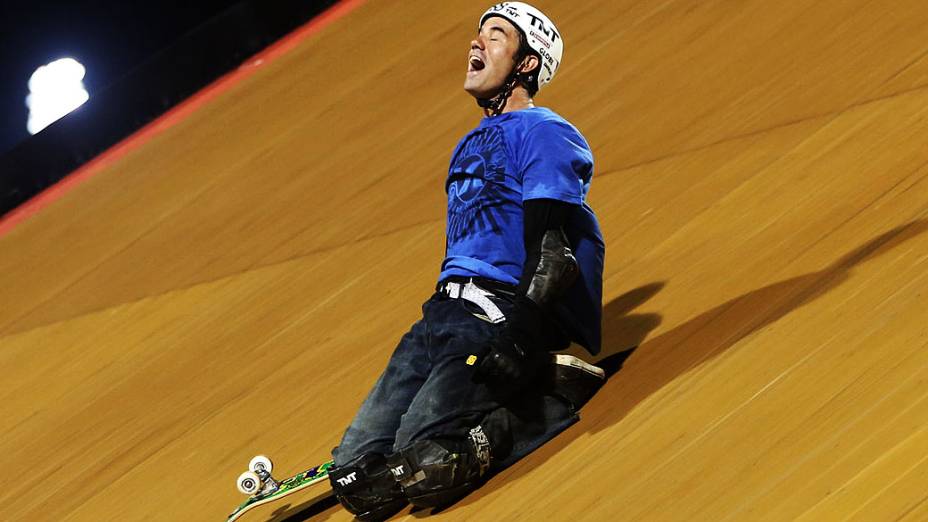 O brasileiro Bob Burnquist conquistou a primeira medalha de ouro para o Brasil na mega rampa dos X-Games Foz do Iguaçu, na noite desta quinta-feira (18)