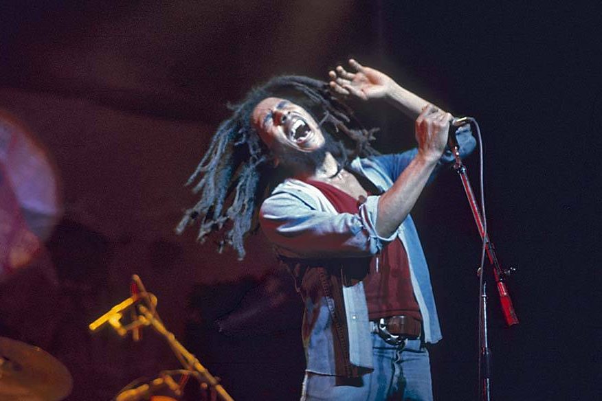 Bob Marley durante show no teatro Rainbow em Londres, 1977