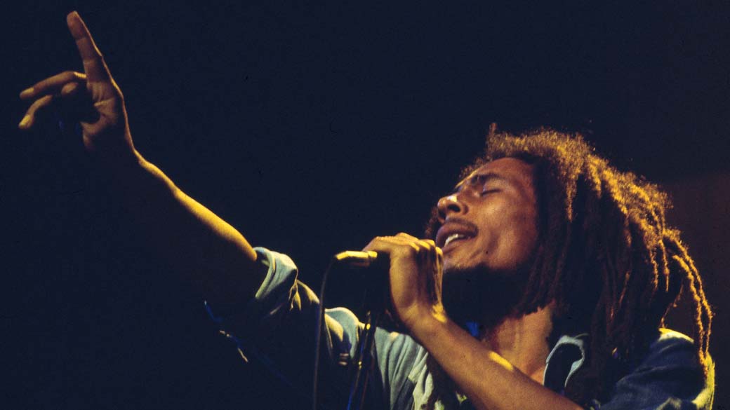Bob Marley durante show em Londres, 1977