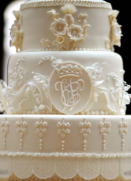 Detalhe do bolo de casamento de oiito camadas feito para o príncipe William e Catherine Middleton no Palácio de Buckingham, Londres