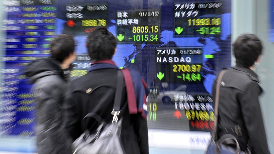 O Nikkei, principal indicador do mercado acionário japonês, teve queda de 10,5% na terça-feira