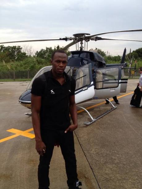  <br><br>  Usain Bolt se prepara para passeio de helicóptero no Rio