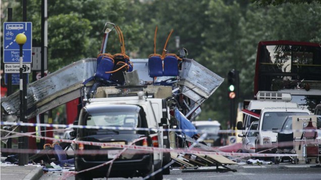 A traseira de um ônibus foi destruída por explosão em Tavistock Square