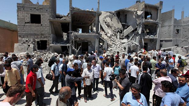 No domingo, nove pessoas morreram e 18 ficaram feridas em outro bombardeio da Otan em um bairro residencial