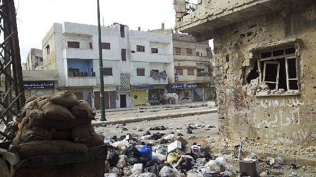 Bombardeios assolam a cidade rebelde de Homs, na Síria