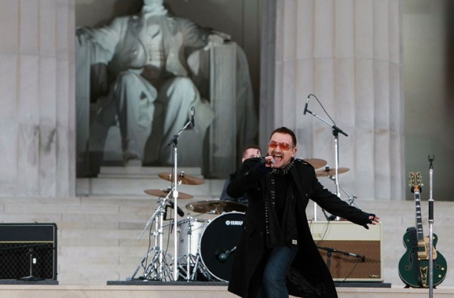 Com a banda U2 no show inaugural do mandato do presidente americano Barack Obama em Washington, em 2009.