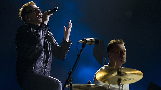 Bono em apresentação em La Plata, Argentina, 30.03.2011 (620)