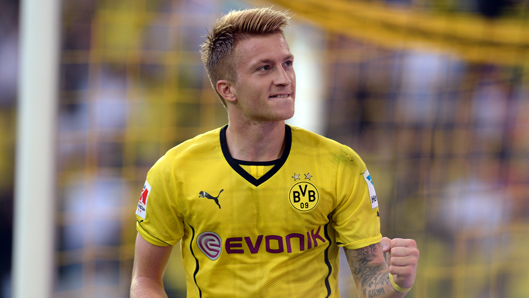 Marco Reus, do Borussia comemora gol contra o Bayer de Munique