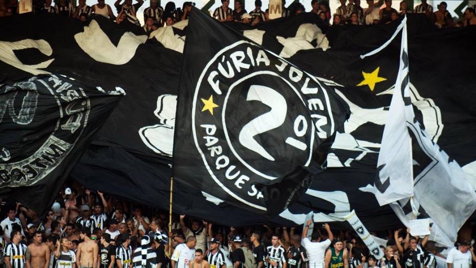 Torcida botafoguense durante partida entre Botafogo x Fluminense