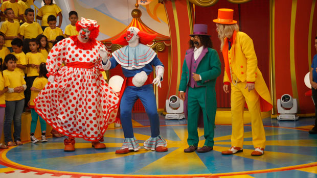 Vovó Mafalda, Bozo, Papai Papudo e Salci Fufú apresentam o programa <em>Bozo</em> Vovó Mafalda, Bozo, Papai Papudo e Salci Fufú apresentam o programa <em>Bozo</em>