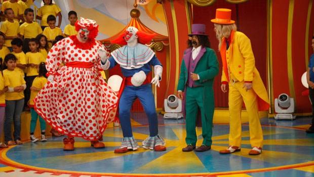 Vov&oacute; Mafalda, Bozo, Papai Papudo e Salci Fuf&uacute; apresentam o programa <em>Bozo</em>