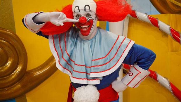 Bozo est&aacute; de volta para apresentar programa semanal aos s&aacute;bados na grade do SBT