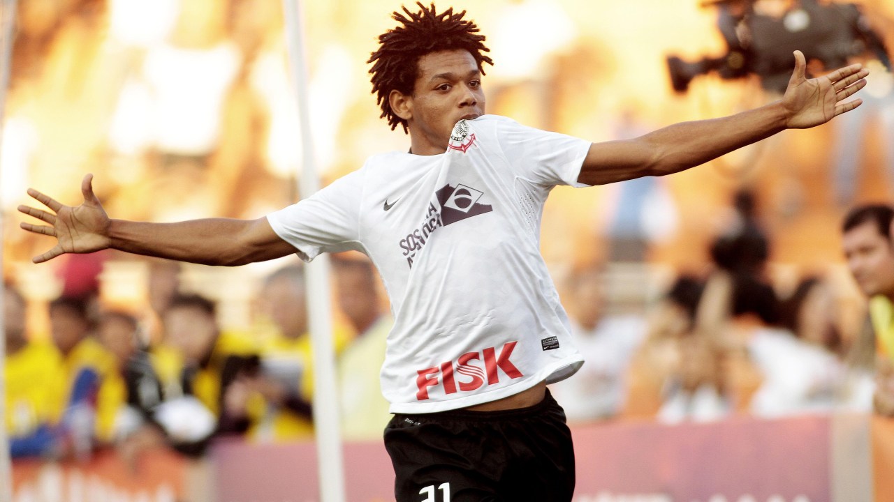 Romarinho, do Corinthians, comemora gol contra o Palmeiras