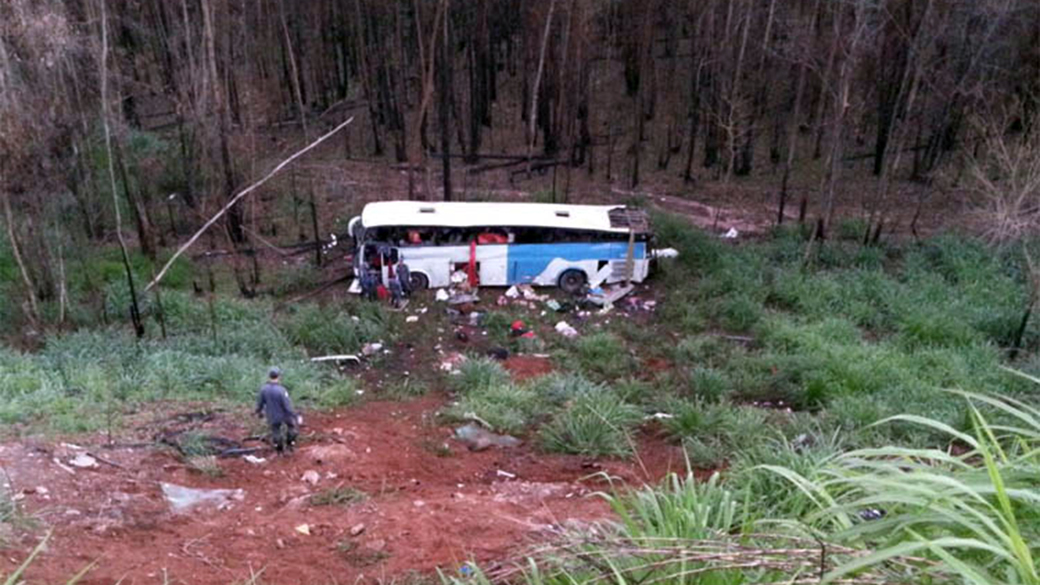 Acidente com ônibus mata cinco pessoas na BR-381