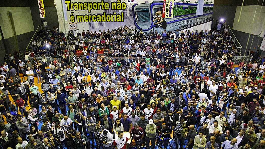 Metroviários se reúnem em Assembleia na sede do Sindicato da categoria em São Paulo, nesta quarta-feira - (11/06/2014)
