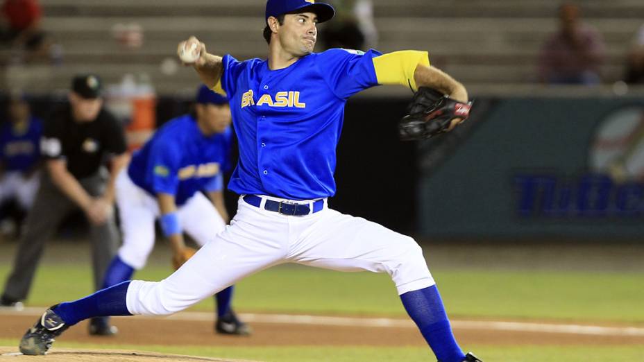 Rafael Fernandes da seleção brasileira durante partida eliminatória contra o Panamá valendo vaga para o mundial de beisebol