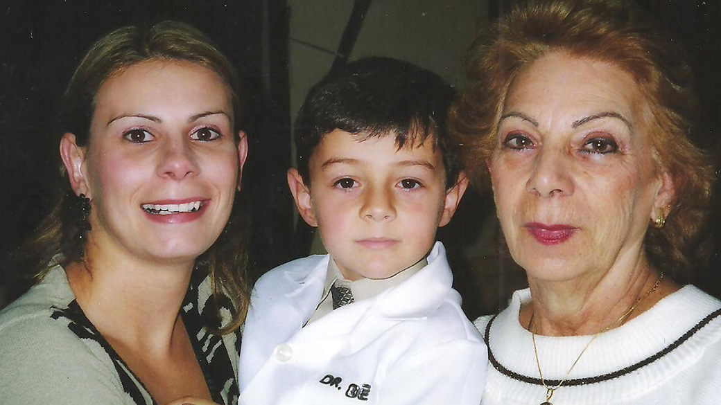 Bernardo Boldrini com a mãe e a avó materna