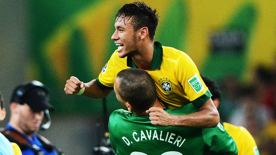 Neymar comemora no estádio Maracanã durante final da Copa das Confederações entre Brasil e Espanha, no Rio de Janeiro