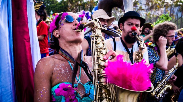 Bloco Orquestra Voadora desfila no Aterro do Flamengo no Carnaval do Rio, em 04/03/2014
