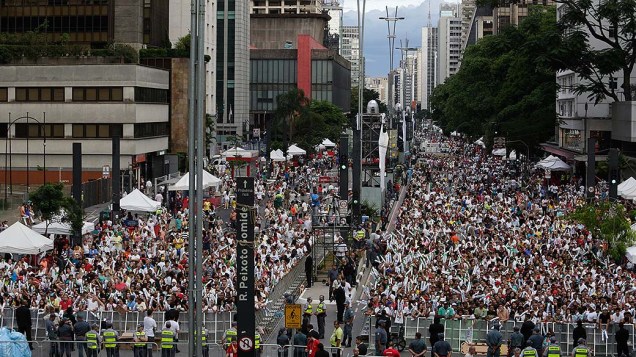 Festa de Réveillon 2014 na Avenida Paulista em São Paulo Festa de Réveillon 2014 na Avenida Paulista em São Paulo