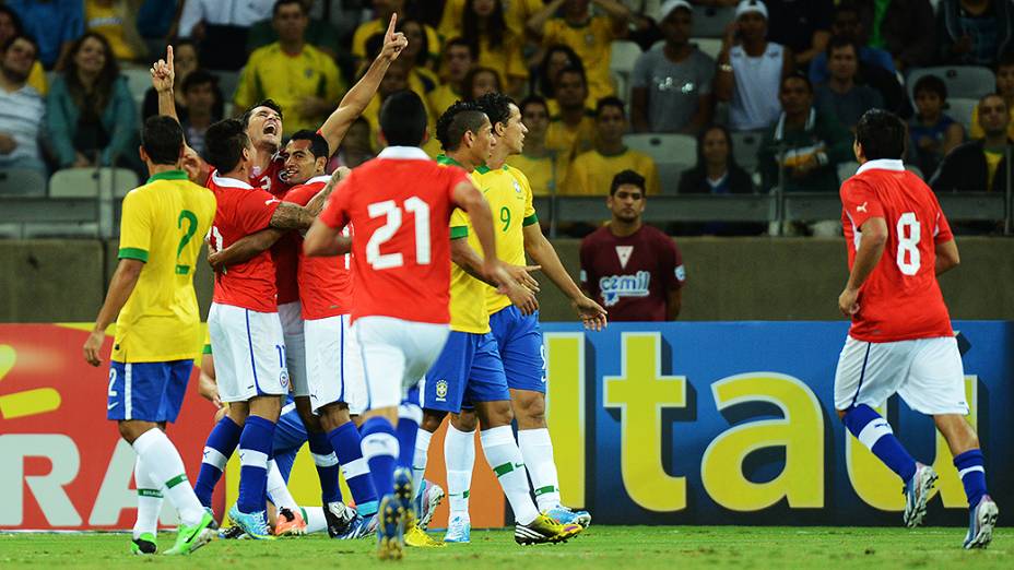 Jogadores do Chile comemoram gol no Mineirão