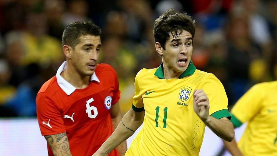 Oscar arma jogada do Brasil contra o Chile em Toronto 