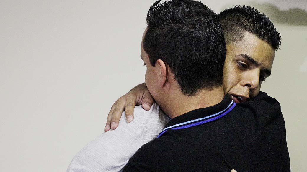 David e Thiago se encontram pela primeira vez após acidente