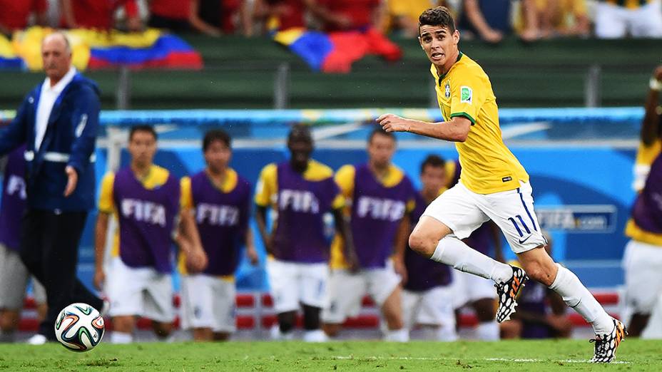 Oscar durante jogo contra a Colômbia no Castelão, em Fortaleza