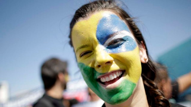 Manifestante, com a bandeira do Brasil pintada no rosto, durante a "Marcha Contra a Corrupção", em Brasília