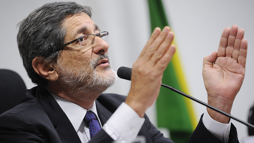 José Sérgio Gabrielli, que presidiu a estatal de 2005 a 2012, presta depoimento à CPI da Petrobras no Congresso