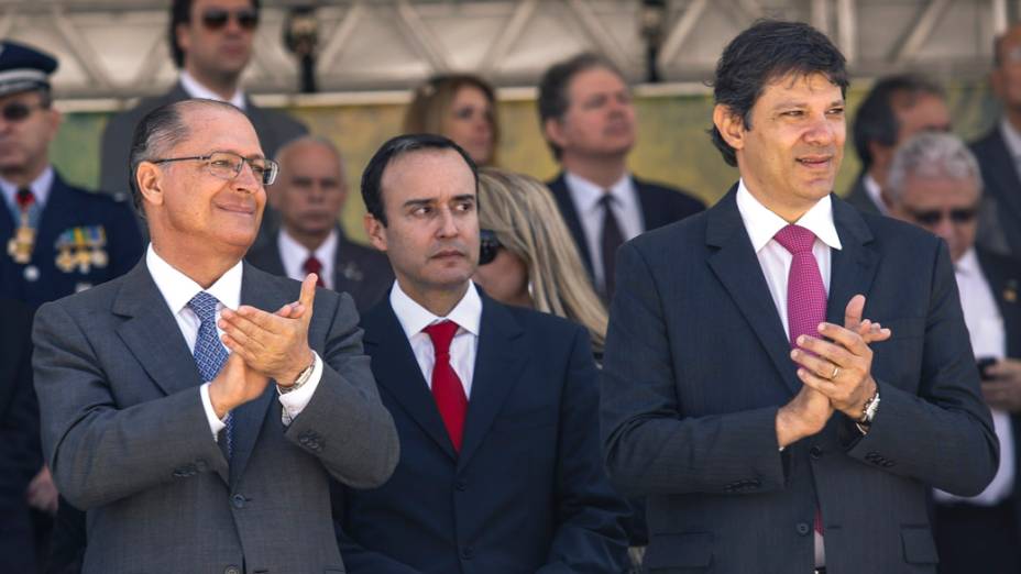 Governador Geraldo Alckmin e o prefeito Fernando Haddad durante o desfile de comemoração de 7 de Setembro, no Anhembi, em São Paulo