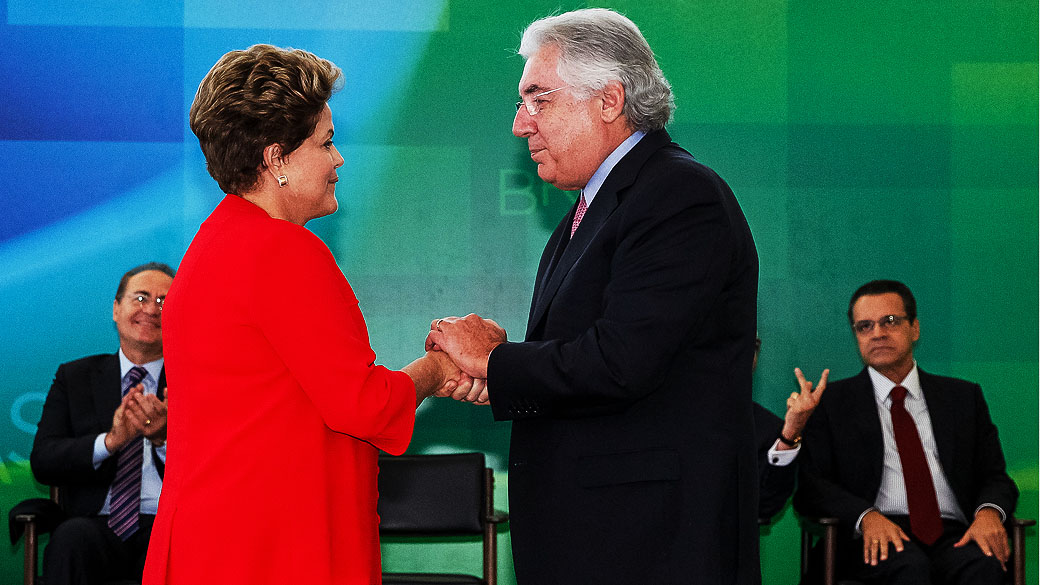 Presidenta Dilma Rousseff durante cerimônia de posse do ministro-chefe da Secretaria da Micro e Pequena Empresa, Guilherme Afif Domingos, em Brasília