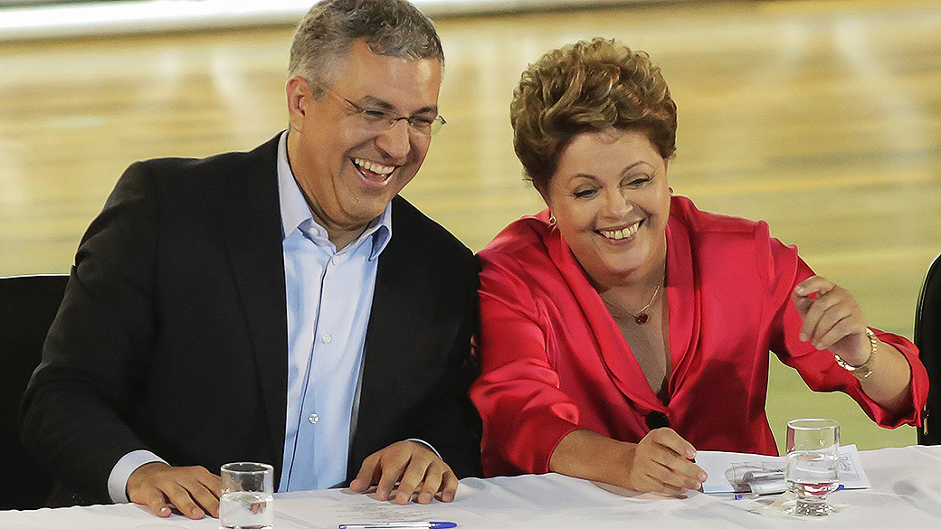 Padilha e Dilma: 'forcinha' na Wikipedia com equipamento da União
