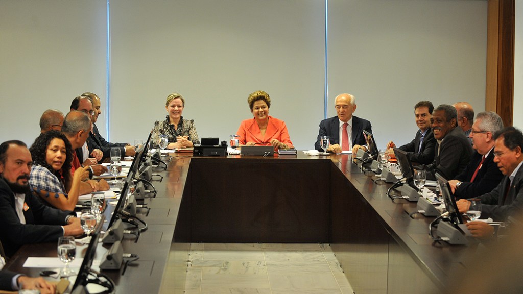 A presidente Dilma Rousseff recebeu representantes de centrais sindicais, no Palácio do Planalto, em Brasília, nesta quarta-feira (26)