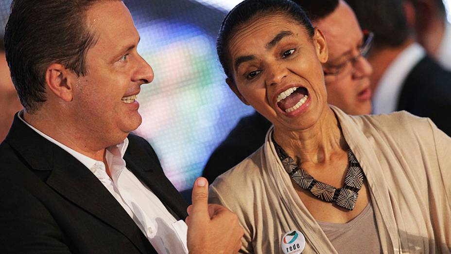 Eduardo Campos e Marina Silva conversam durante lançamento de chapa presidenciável do PSB