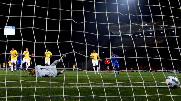 O gol de Felipe Caicedo, do Equador, durante partida válida pela primeira fase da Copa América, disputada na Argentina