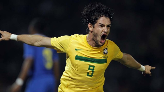O jogador Pato comemora seu gol na partida entre Brasil e Equador, válida pela primeira fase da Copa América, disputada na Argentina