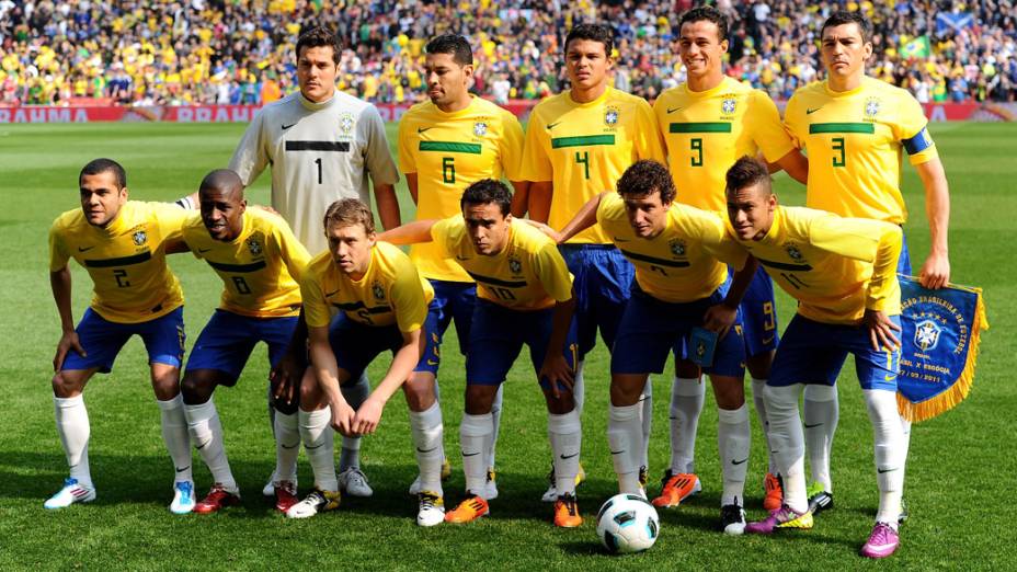 Seleção do Brasil posa para a foto oficial antes do amistoso contra a Escócia, em Londres - 27/03/2011