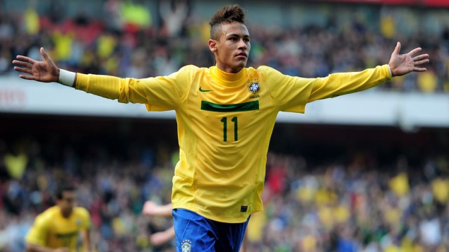 Neymar comemora o primeiro gol durante amistoso entre as seleções do Brasil e Escócia, em Londres - 27/03/2011