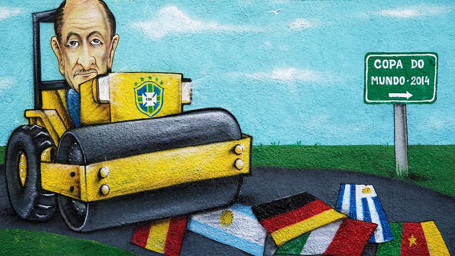 Graffiti mostra o técnico da Seleção Brasileira, Luiz Felipe Scolari, passando por cima de outros times que disputarão a Copa do Mundo de Futebol de 2014