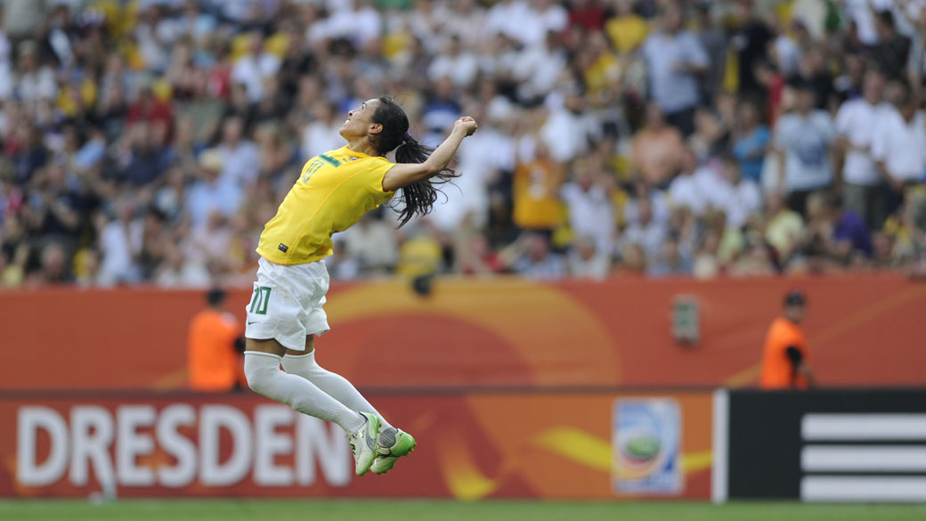 Marta comemora o segundo gol contra os EUA, durante a partida pelas quartas de final no Mundial feminino