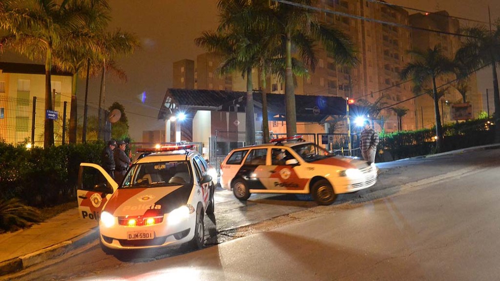 Polícia trabalha com várias hipóteses sobre a morte de cinco pessoas de uma mesma família em Ferraz de Vasconcelos, na Grande São Paulo