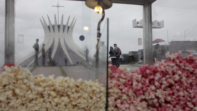 Catedral Metropolitana de Brasília é vista durante as celebrações de Corpus Christi em Brasília