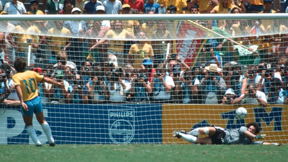 Em 1986, Zico perdeu pênalti e o Brasil acabou sendo eliminado nas quartas de final do Mundial do México