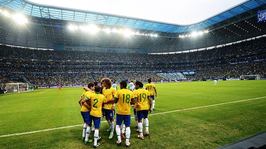 Brasil comemora gol contra França, durante amistoso de preparação para a Copa das Confederações realizada no Arena do Grêmio