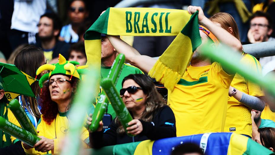 Torcedores durante jogo do Brasil contra França, na Arena do Grêmio, em Porto Alegre