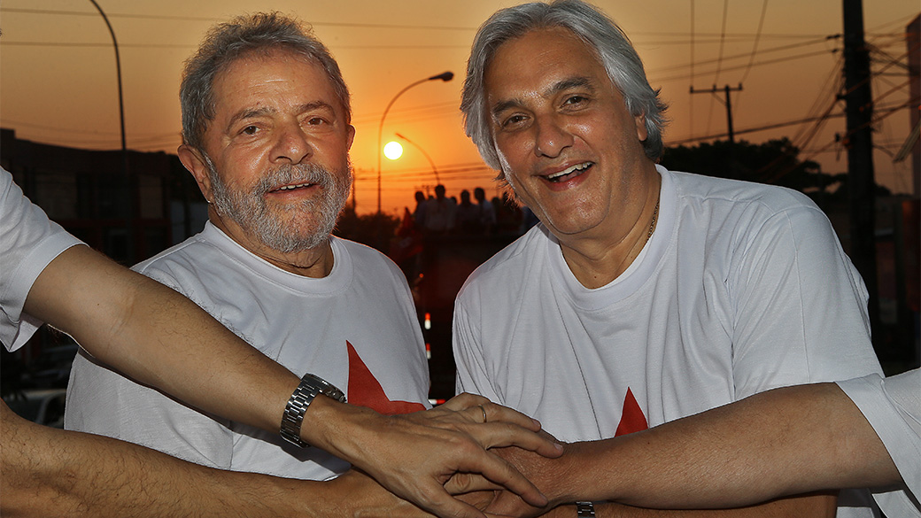 O candidato do PT ao governo de Mato Grosso do Sul, Delcídio do Amaral, durante comício ao lado do ex-presidente Lula - 11/09/2014