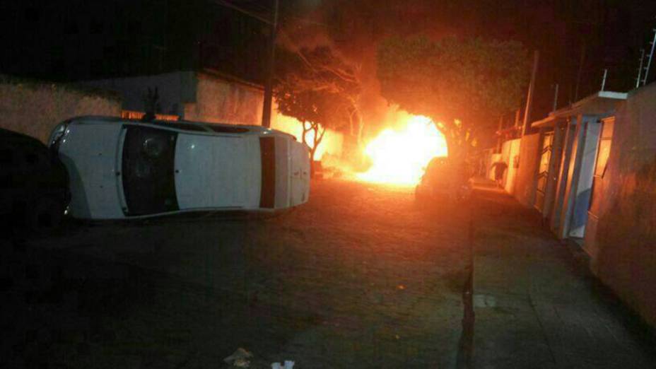 Moradores de Amargosa incendeiam carros em represália a morte de uma criança