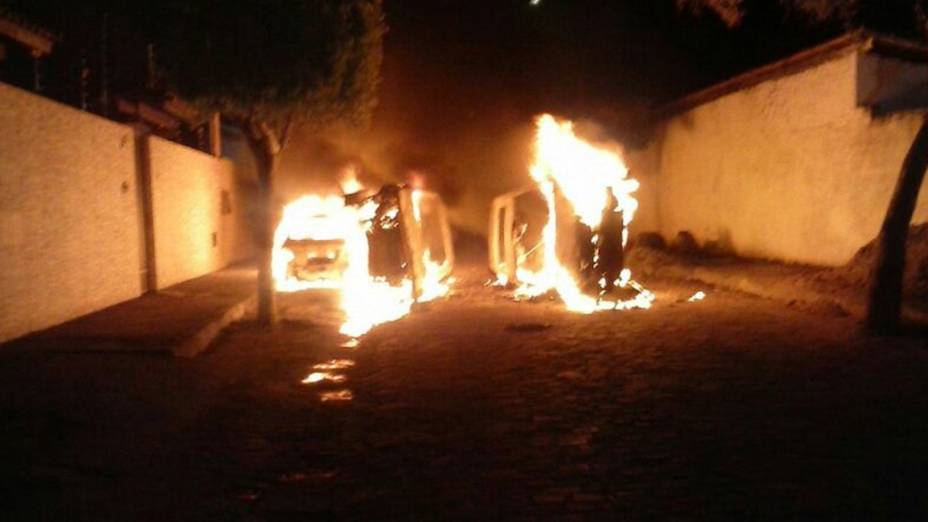 Moradores de Amargosa incendeiam carros em represália a morte de uma criança