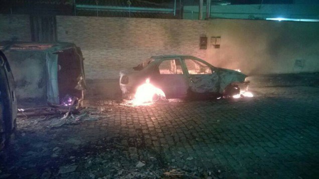 Moradores de Amargosa incendeiam carros em represália a morte de uma criança